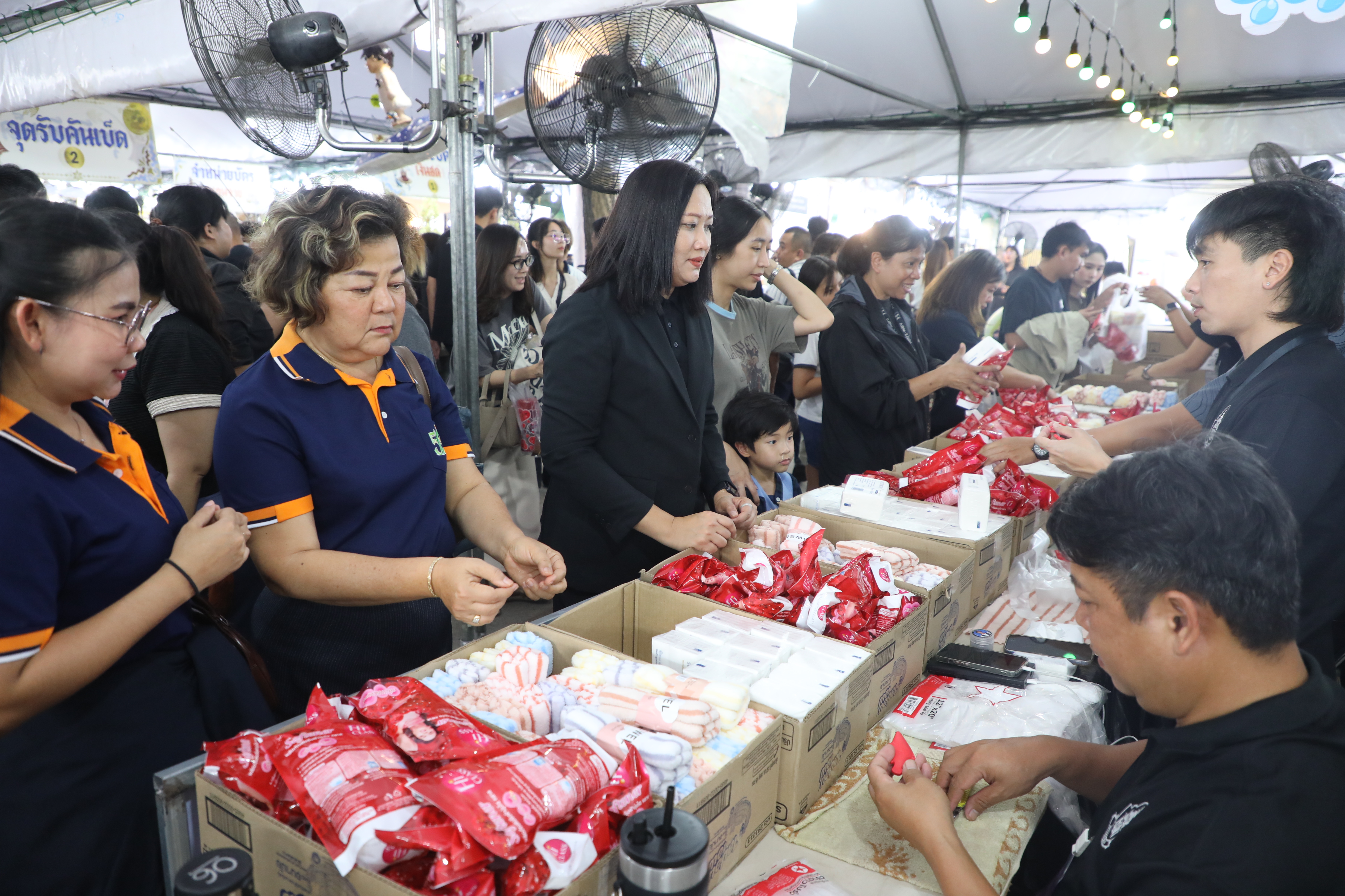 title - ส.ป.ก. ร่วมออกร้าน ภายในบูธกระทรวงเกษตรและสหกรณ์ งานกาชาด ประจำปี 2568